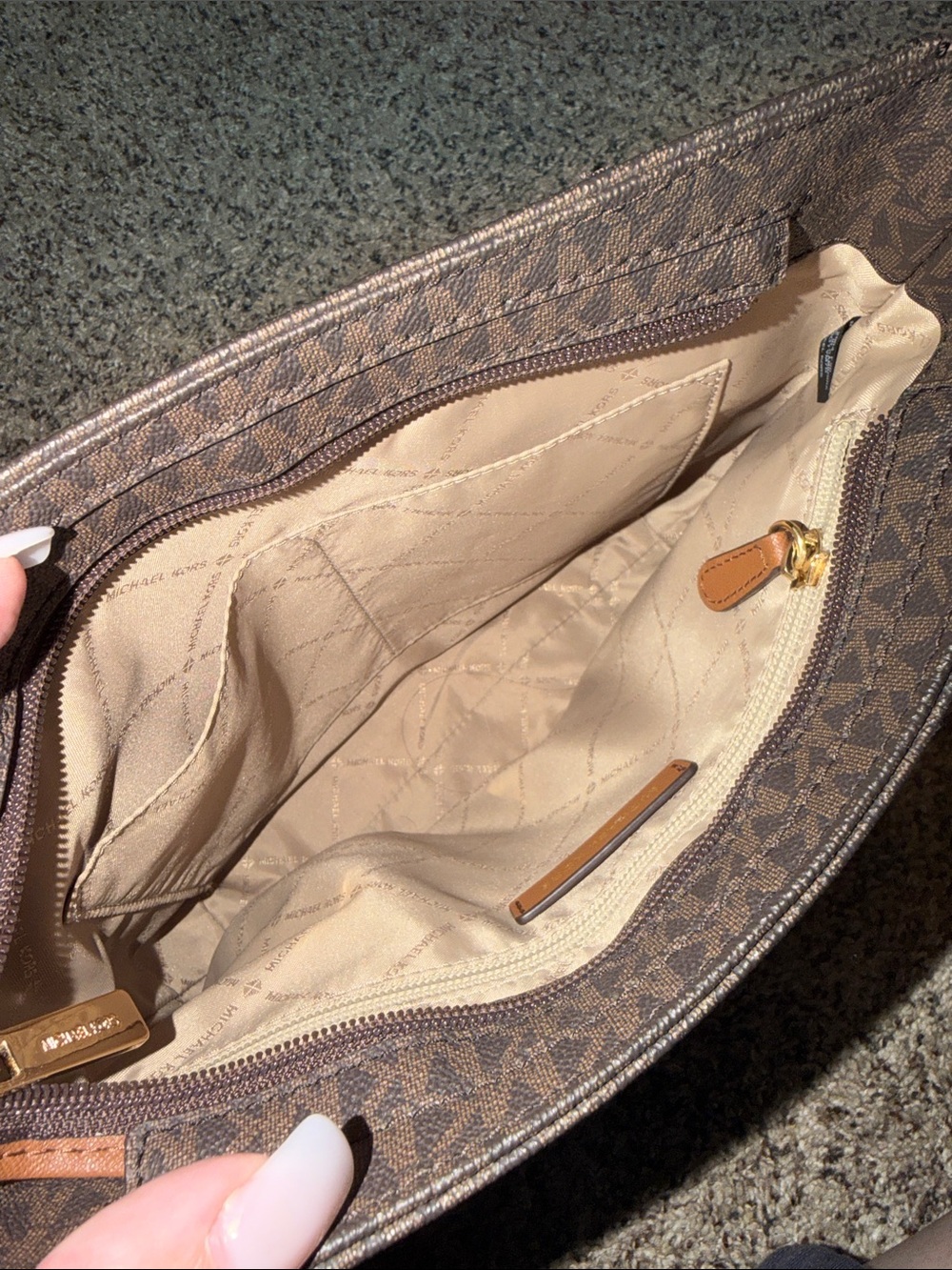 Matching Micheal Kors purse & wallet - Picture 7 of 9